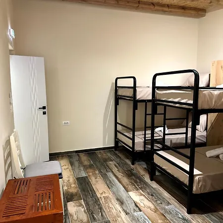 Hostel H Τίρανα