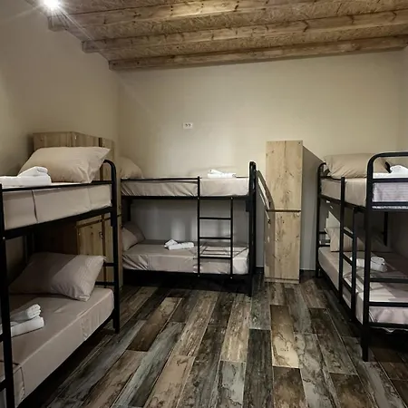 H Hostel Τίρανα