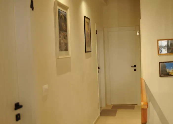 Хостел H Тирана