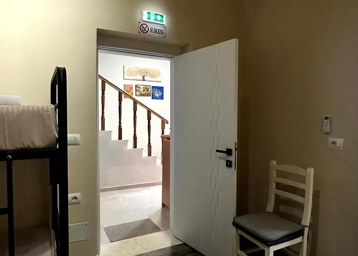 H Хостел Тирана