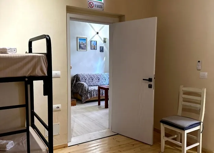 H Хостел Тирана