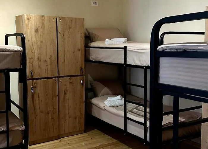 H Хостел Тирана